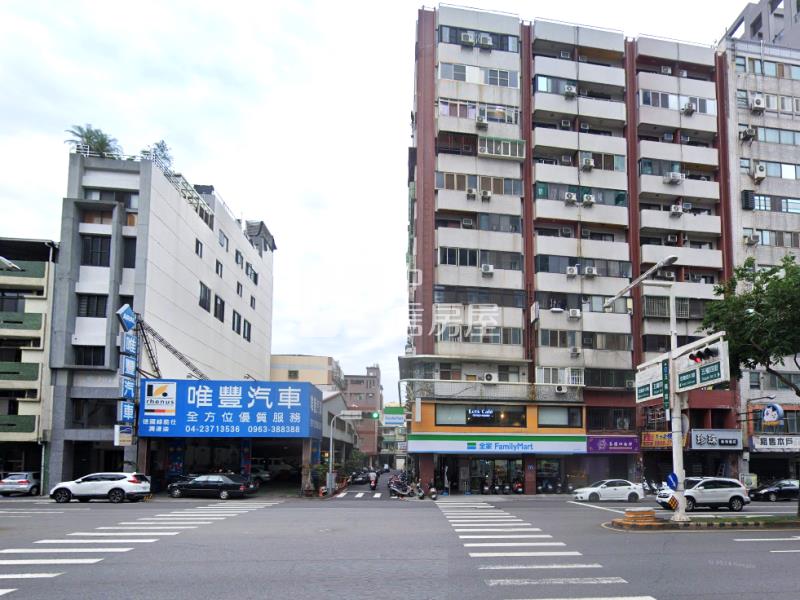 美術館稀有大面寬角店房屋室內格局與周邊環境