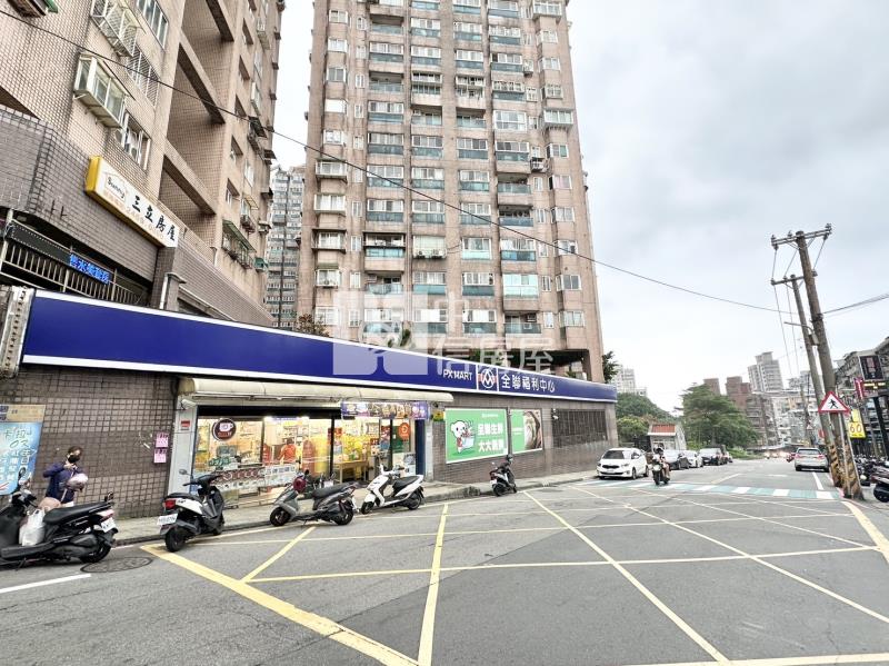 高投報直營超市店面房屋室內格局與周邊環境