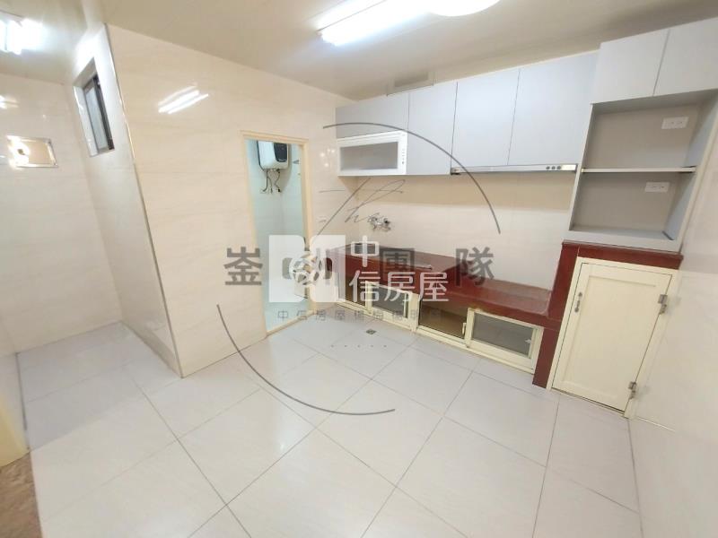 近水美國小美透天房屋室內格局與周邊環境