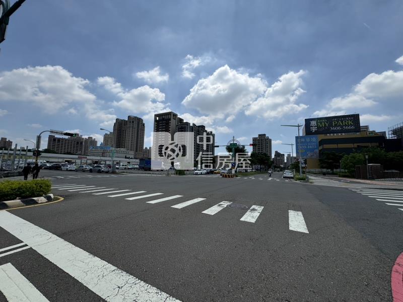 14期全新電梯透店房屋室內格局與周邊環境