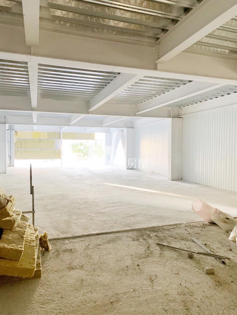 14期全新電梯透店房屋室內格局與周邊環境