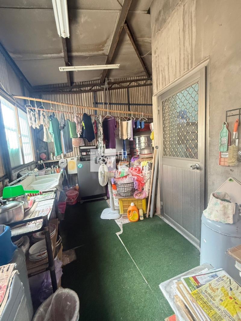 樹梢臨路河畔旁透天房屋室內格局與周邊環境