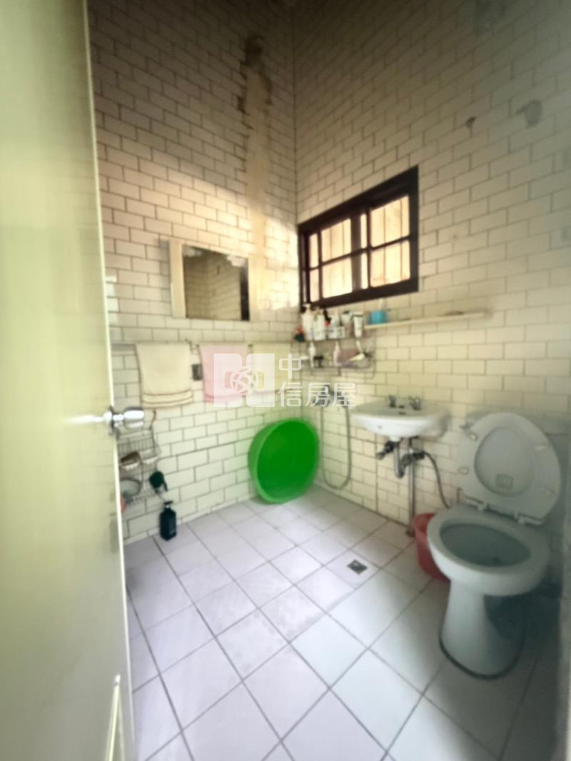 樹梢臨路河畔旁透天房屋室內格局與周邊環境