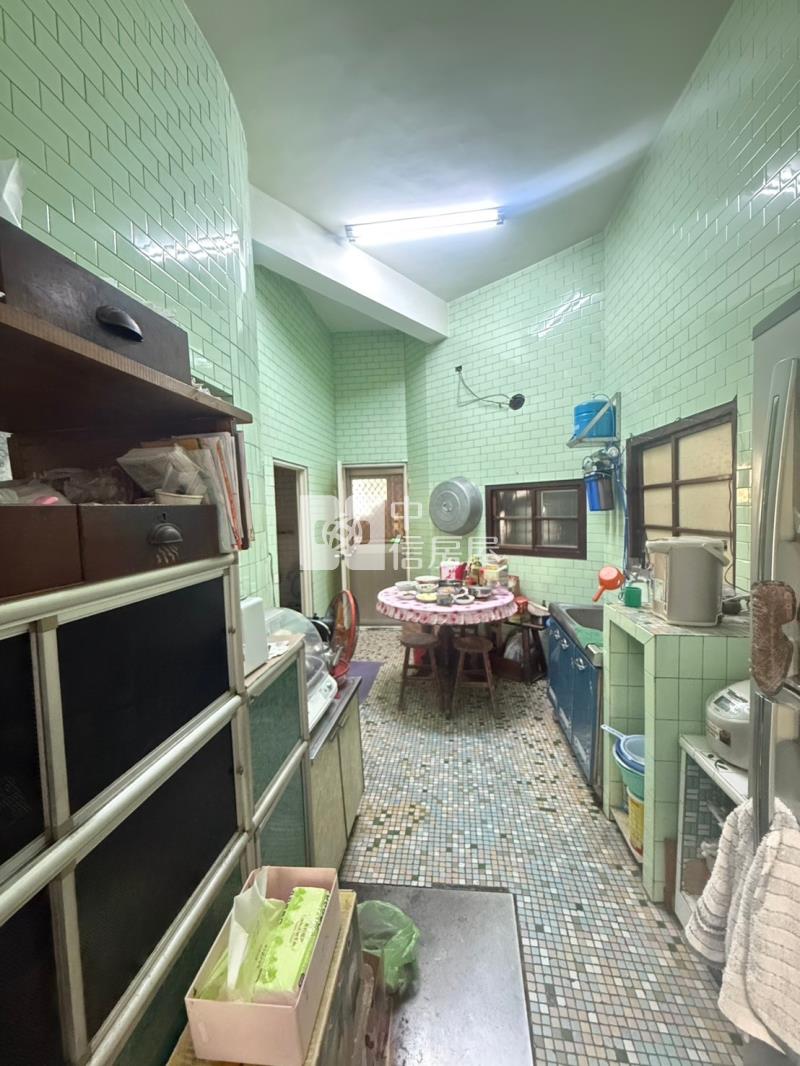 樹梢臨路河畔旁透天房屋室內格局與周邊環境