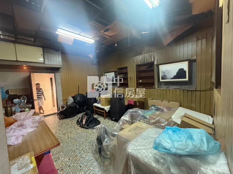 樹梢臨路河畔旁透天房屋室內格局與周邊環境