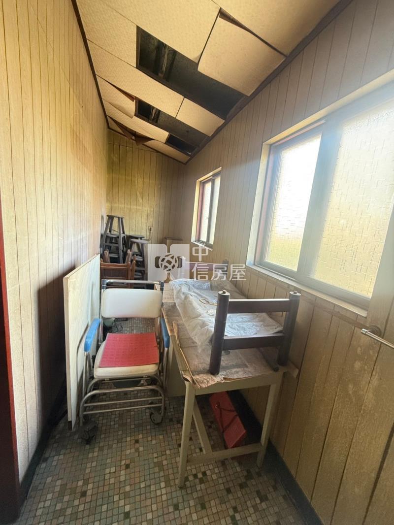 樹梢臨路河畔旁透天房屋室內格局與周邊環境