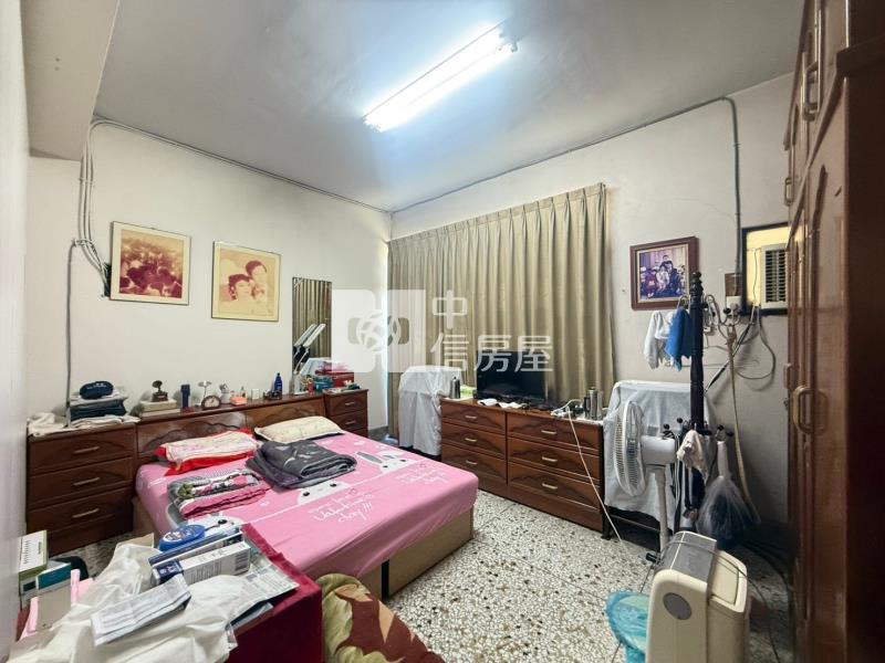 樹梢臨路河畔旁透天房屋室內格局與周邊環境