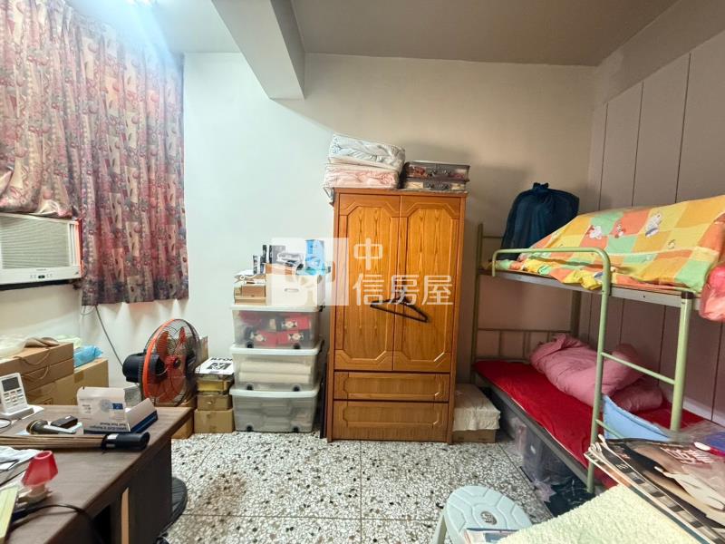 樹梢臨路河畔旁透天房屋室內格局與周邊環境