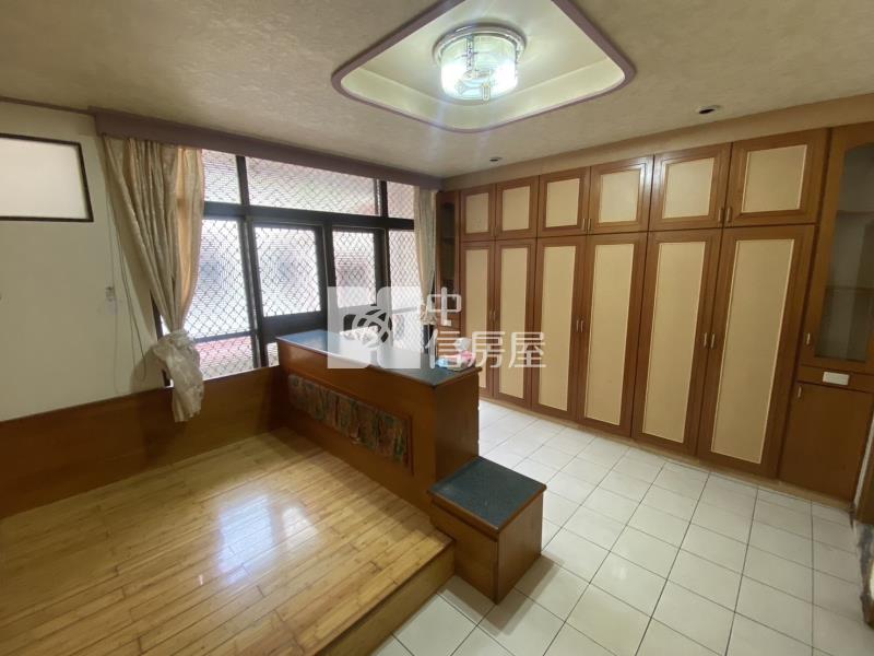 仁德傳統車庫透天房屋室內格局與周邊環境