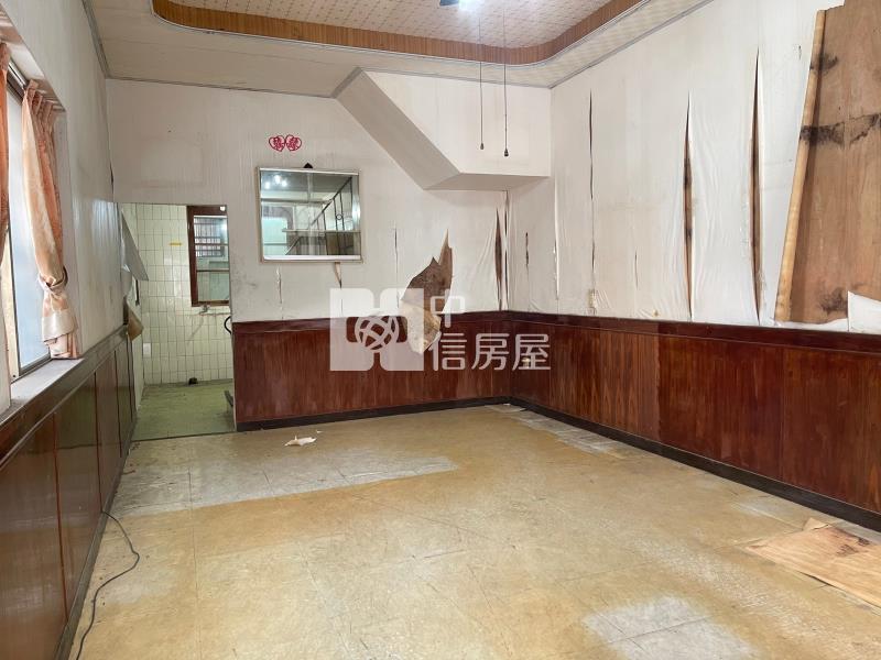 東區邊間五房需整理透天房屋室內格局與周邊環境