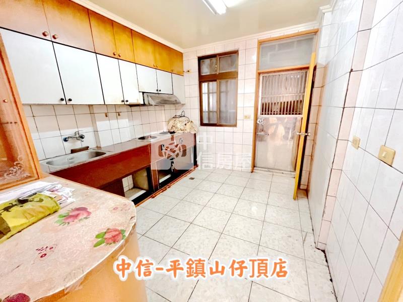 市區旁大地坪五房便宜透天房屋室內格局與周邊環境
