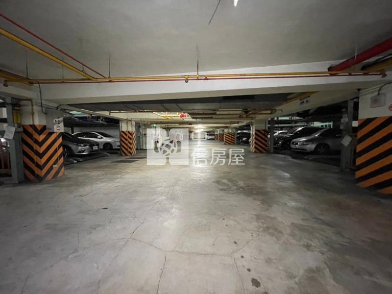 南紡平實公園三房車位房屋室內格局與周邊環境