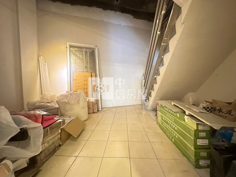 一中商圈旁正進化路黃金透店房屋室內格局與周邊環境