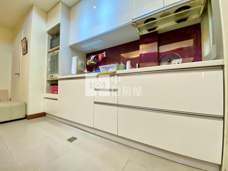 精誠商圈一樓大面寬住商合併房屋室內格局與周邊環境