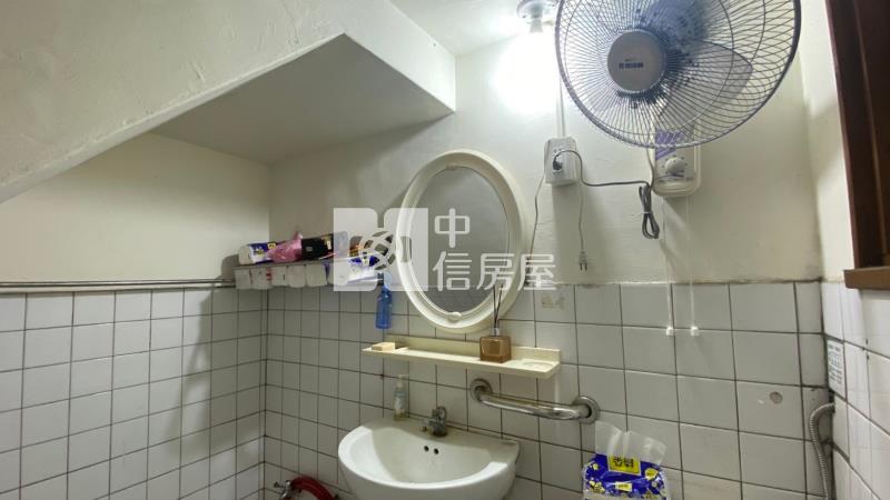 正東山路商業美透天房屋室內格局與周邊環境