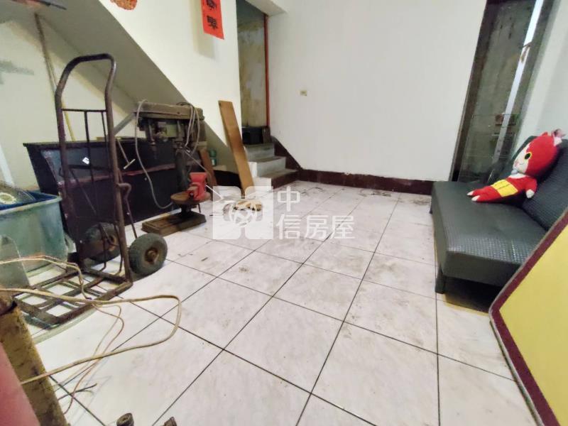 正五權南路臨路金樓店房屋室內格局與周邊環境