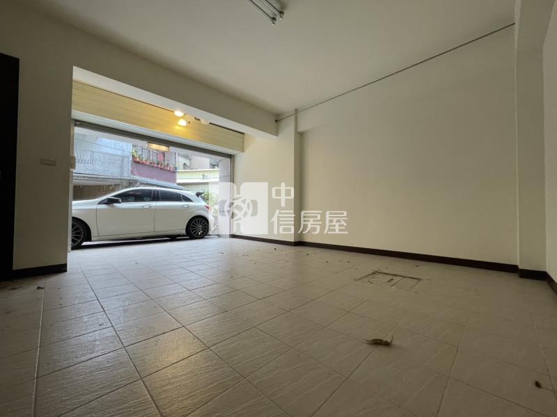 9C12中正市區11年邊間車庫透天房屋室內格局與周邊環境