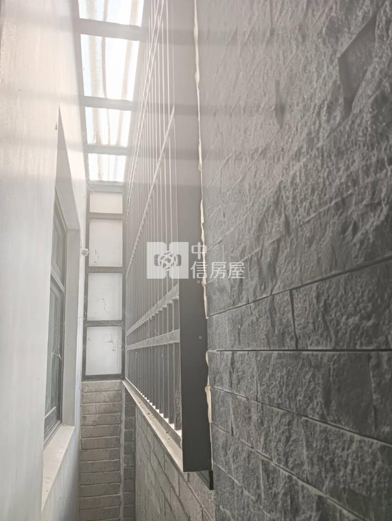 三車位邊間別墅房屋室內格局與周邊環境