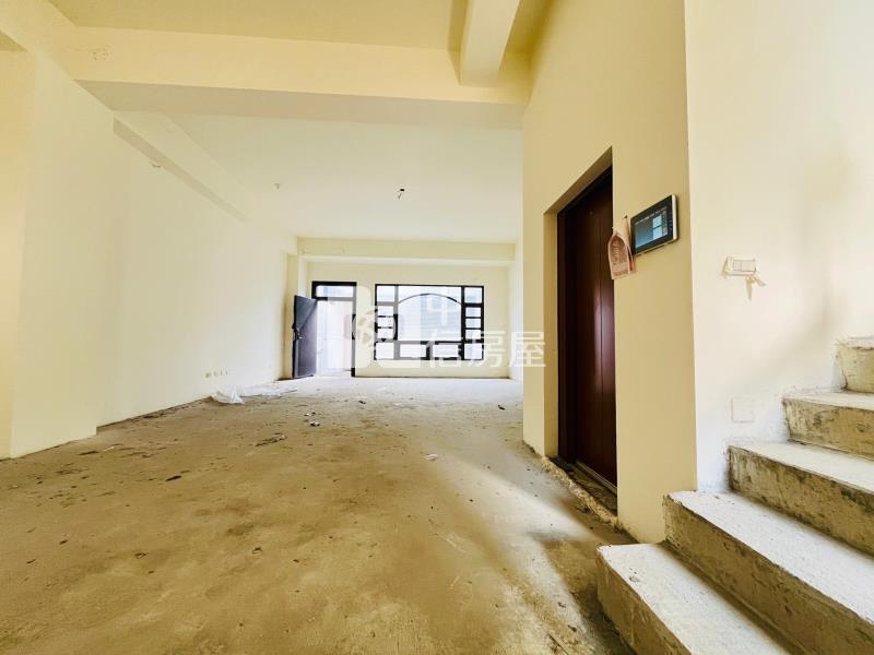 中興首區公園電梯美墅房屋室內格局與周邊環境