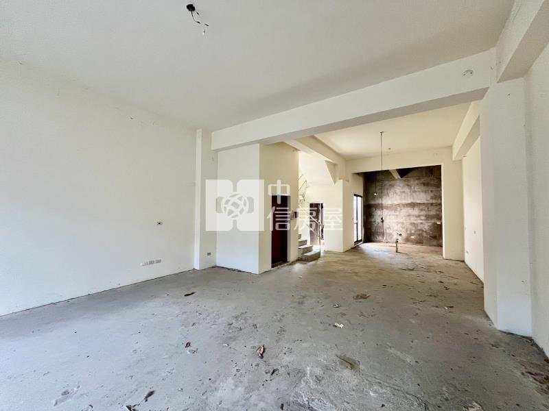 中興首區公園電梯美墅房屋室內格局與周邊環境