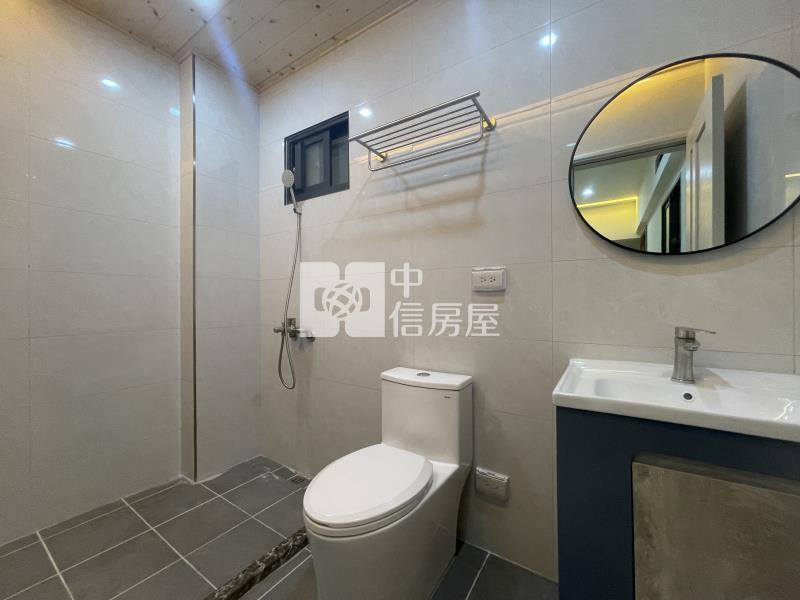 鼎中商圈文藻透天車庫房屋室內格局與周邊環境