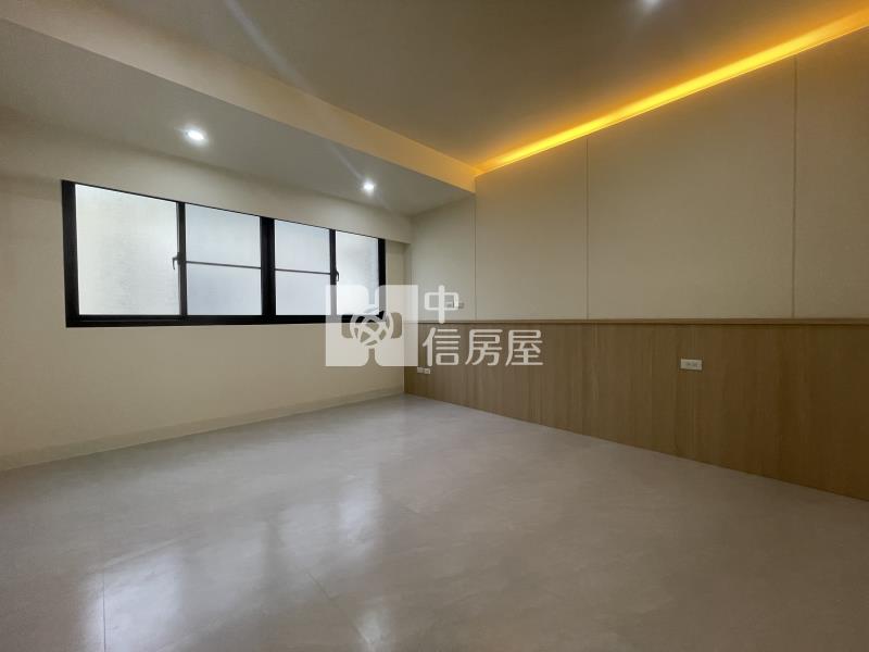 鼎中商圈文藻透天車庫房屋室內格局與周邊環境
