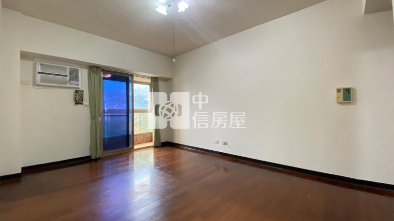 太子建設大三房休旅車位稀有釋出房屋室內格局與周邊環境