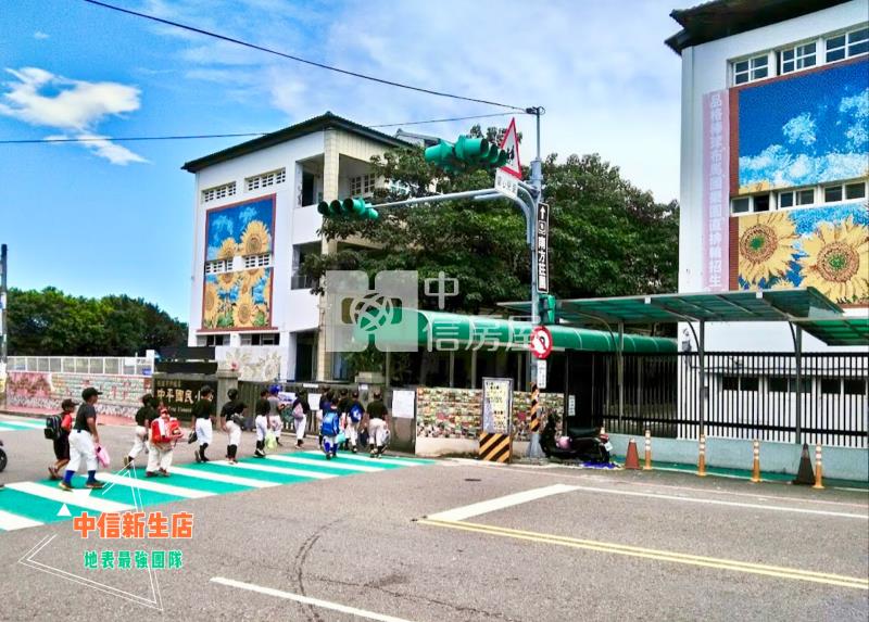 過嶺商圈臨8米路方正面寬建地房屋室內格局與周邊環境