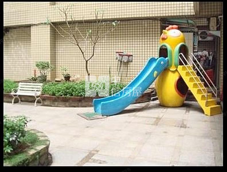(黎明春秋)黎明商圈陽台美套房房屋室內格局與周邊環境