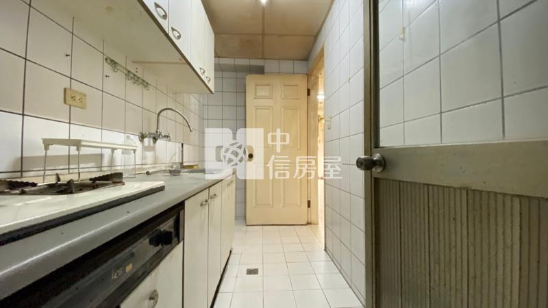 低總價北屯特力屋三房雙陽台房屋室內格局與周邊環境