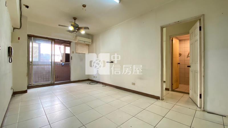 低總價北屯特力屋三房雙陽台房屋室內格局與周邊環境