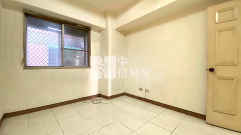 低總價北屯特力屋三房雙陽台房屋室內格局與周邊環境