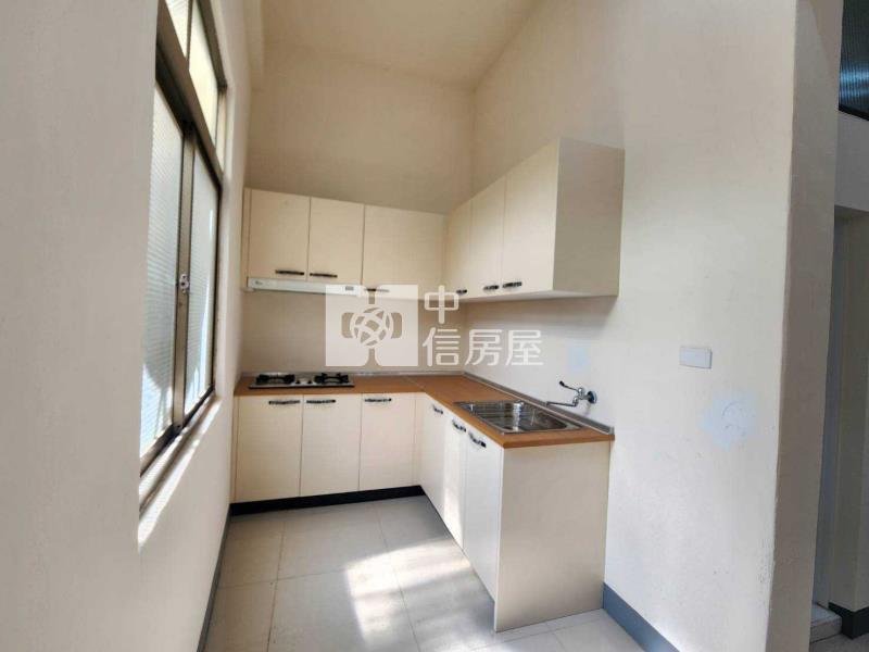 近社皮飯湯車庫別墅房屋室內格局與周邊環境