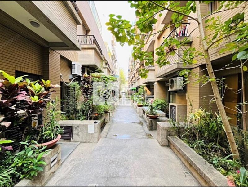 一中街熱鬧收租店面+8間套房平車房屋室內格局與周邊環境