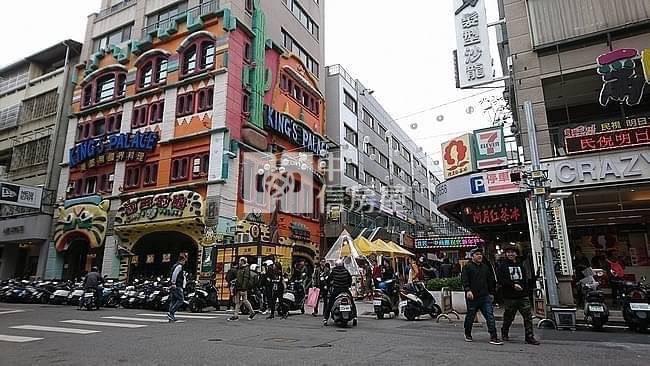 一中街熱鬧收租店面+8間套房平車房屋室內格局與周邊環境