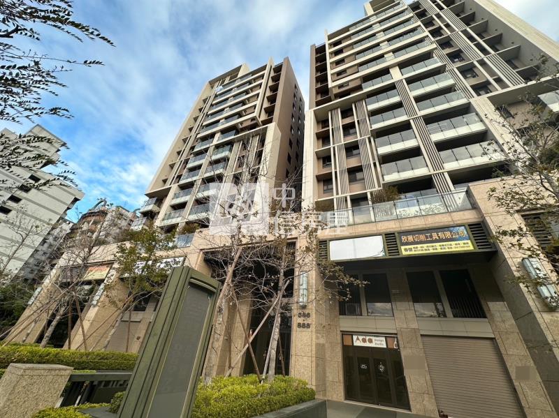 嶺東商圈1+2F精裝美樓店+平車
