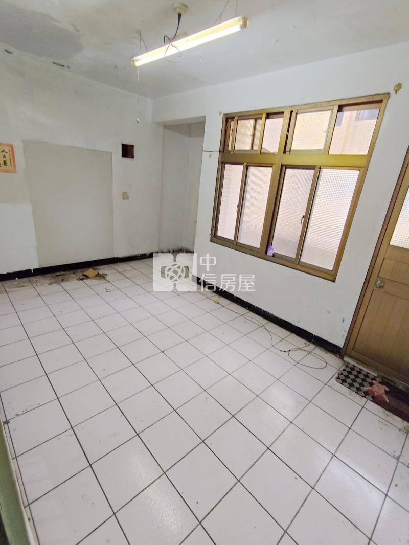 中原大潤發旁透天房屋室內格局與周邊環境