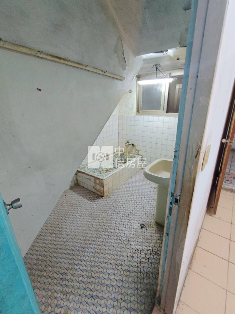 中原大潤發旁透天房屋室內格局與周邊環境
