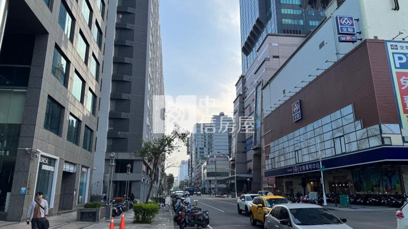 高雄海景曼哈頓財經總部房屋室內格局與周邊環境
