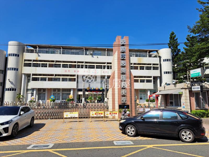中華路三角窗大地坪店面建地房屋室內格局與周邊環境