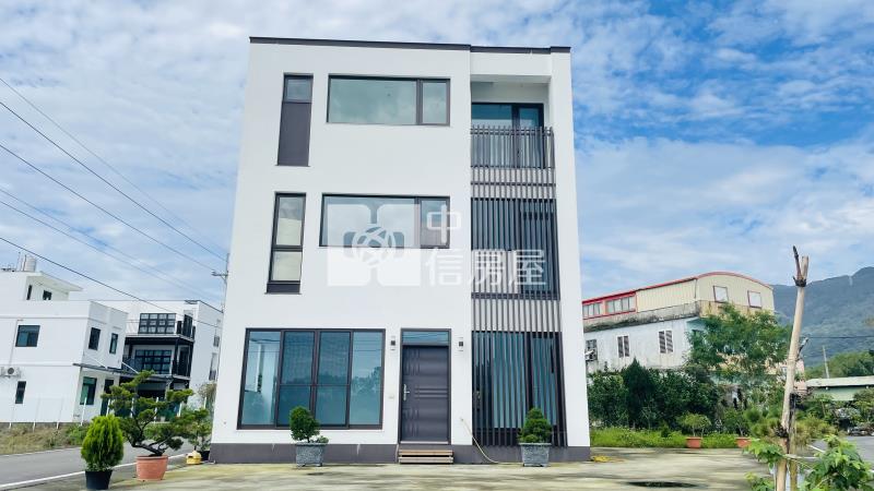 礁溪近市區河堤旁雙面路全新農舍房屋室內格局與周邊環境