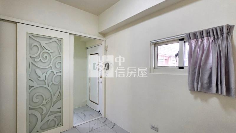 向上市場旁兩房車位房屋室內格局與周邊環境