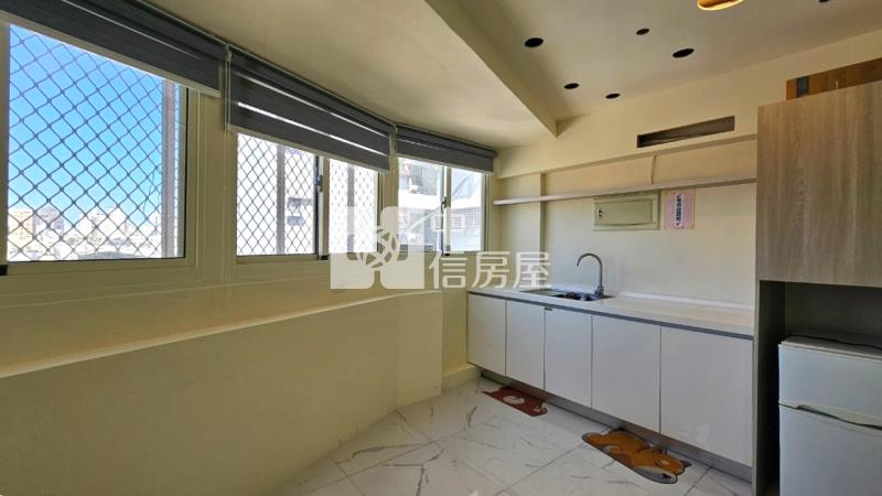 向上市場旁兩房車位房屋室內格局與周邊環境