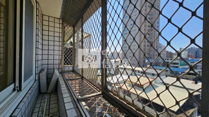 向上市場旁兩房車位房屋室內格局與周邊環境