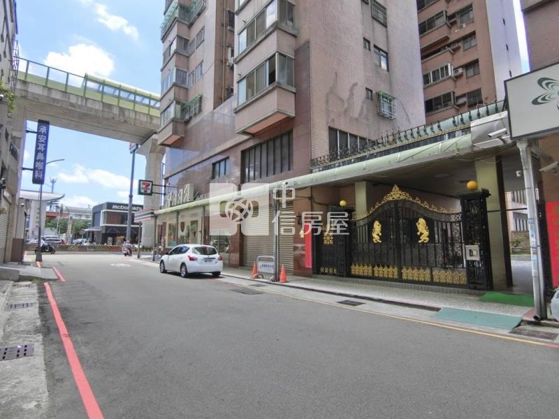 國家廣場捷運宅二房房屋室內格局與周邊環境