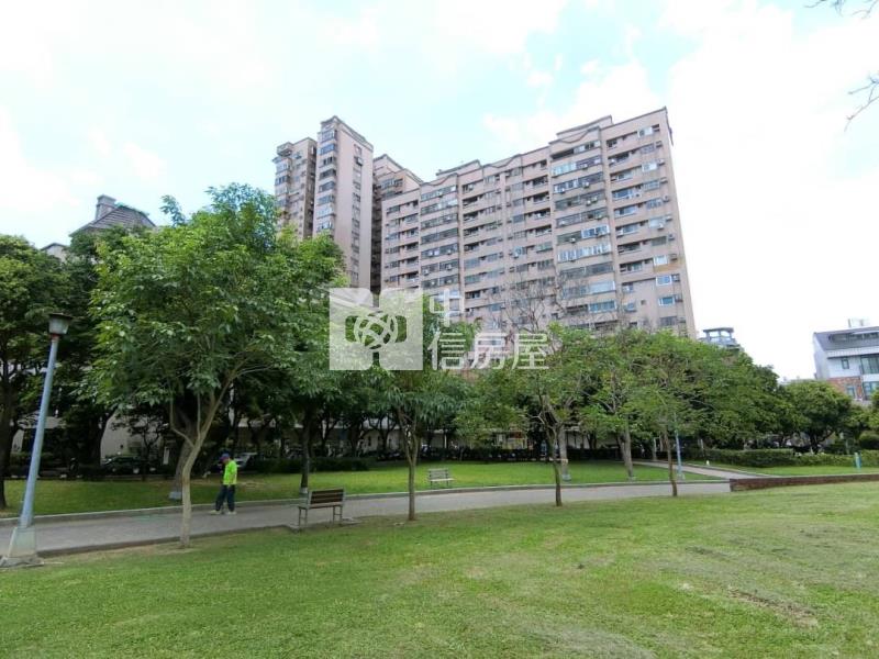 國家廣場捷運宅二房房屋室內格局與周邊環境