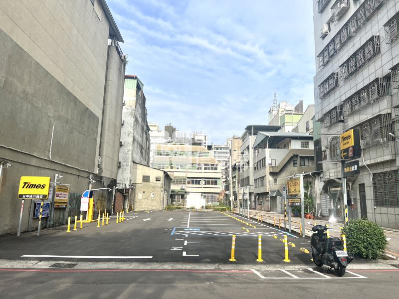 都會新寵三房綠川河岸宅（專任）房屋室內格局與周邊環境