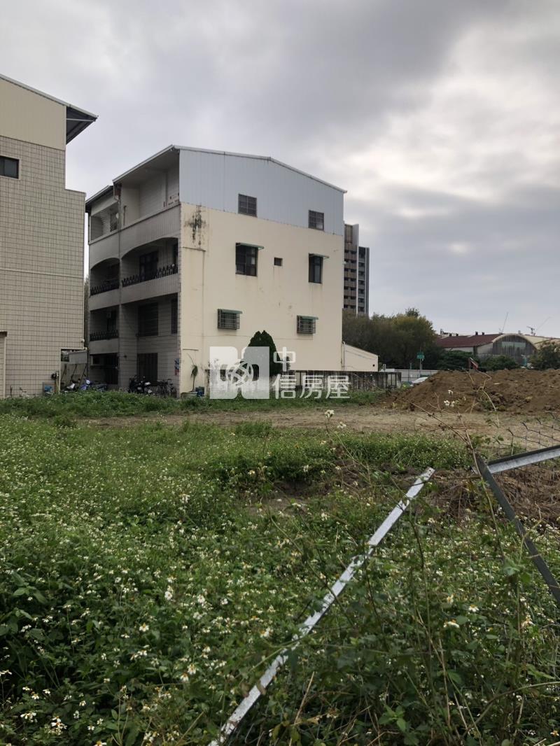 楓香公園旁臨路住一建地房屋室內格局與周邊環境