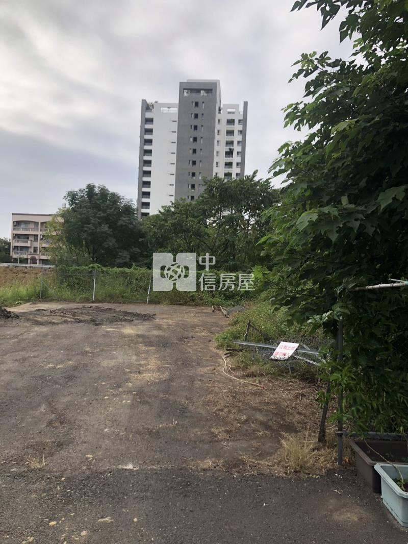 楓香公園旁臨路住一建地房屋室內格局與周邊環境