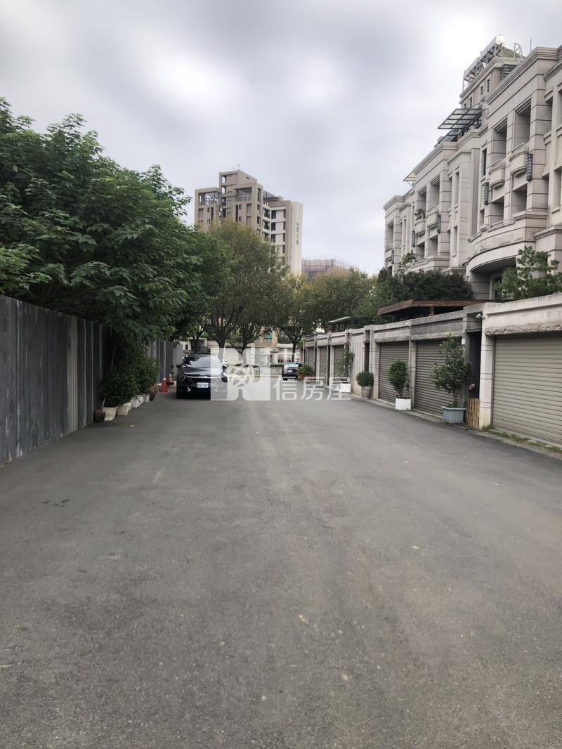 楓香公園旁臨路住一建地房屋室內格局與周邊環境